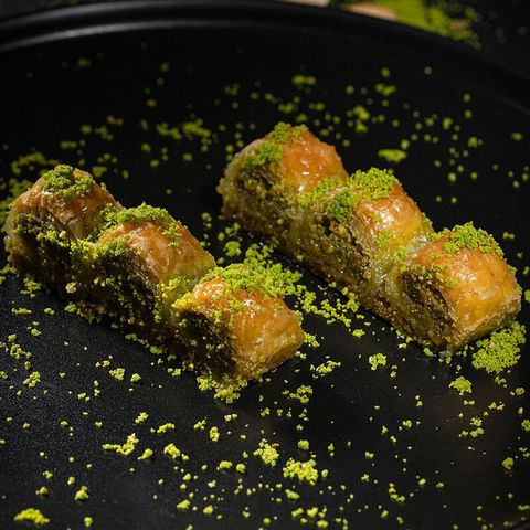 Fıstıklı Dürüm – Kilimli Baklava